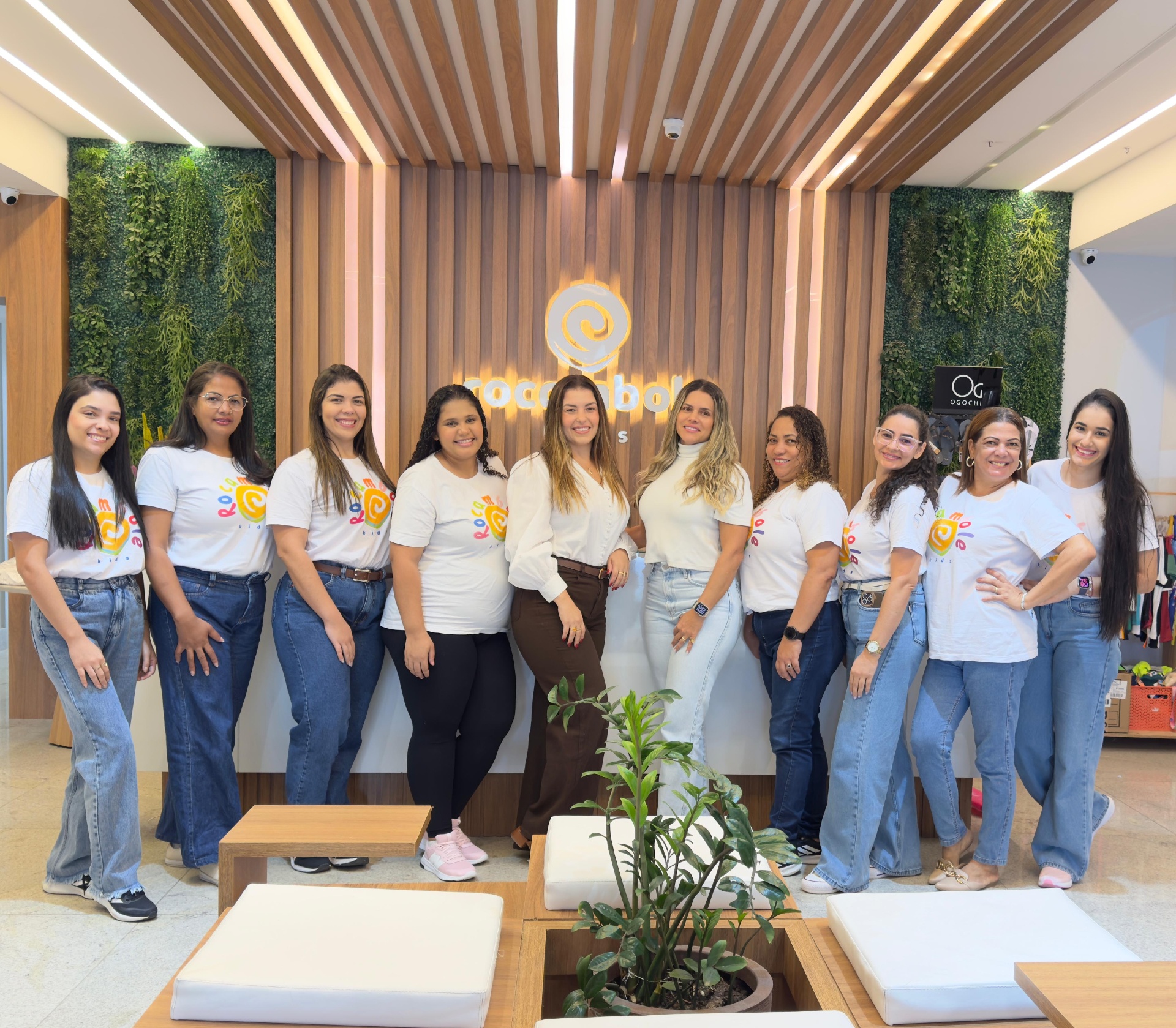 Equipe da Rocambole Kids reunida na loja em Cachoeiro de Itapemirim